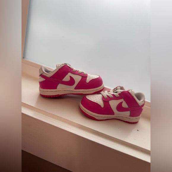 Nike Dunks Toddler Pink and White - Picture 1 of 5